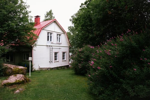 gambrel roof on garden home