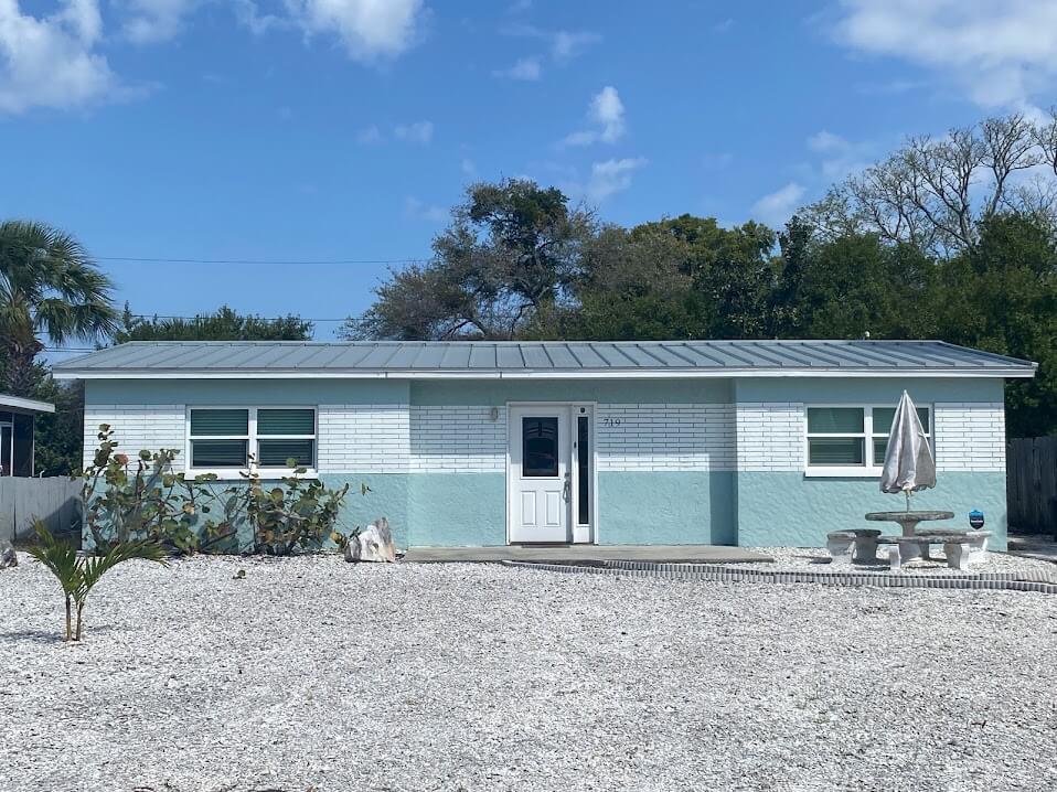 Standing seam galvalume metal on ranch style home