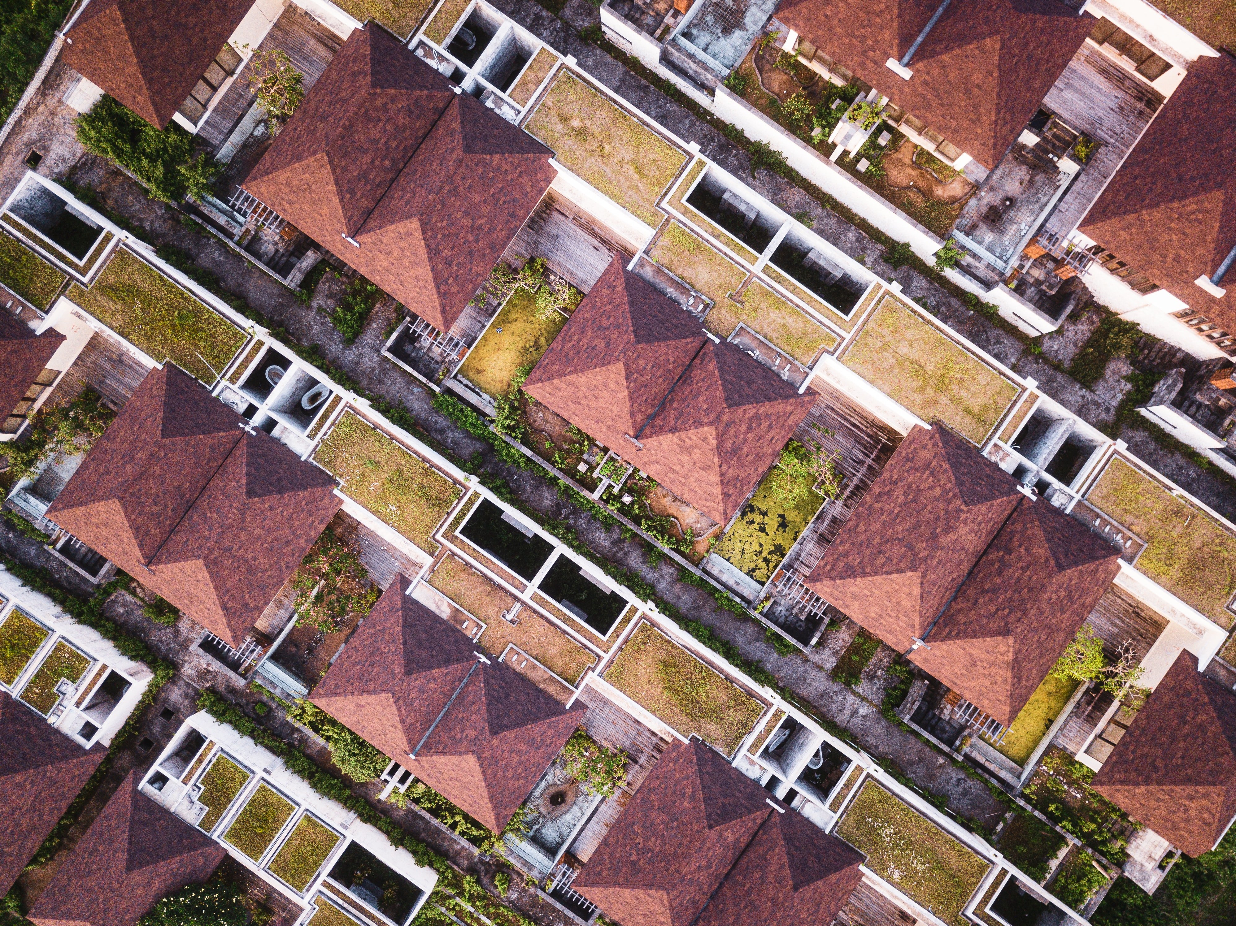 birds eye view of neighborhood roofs