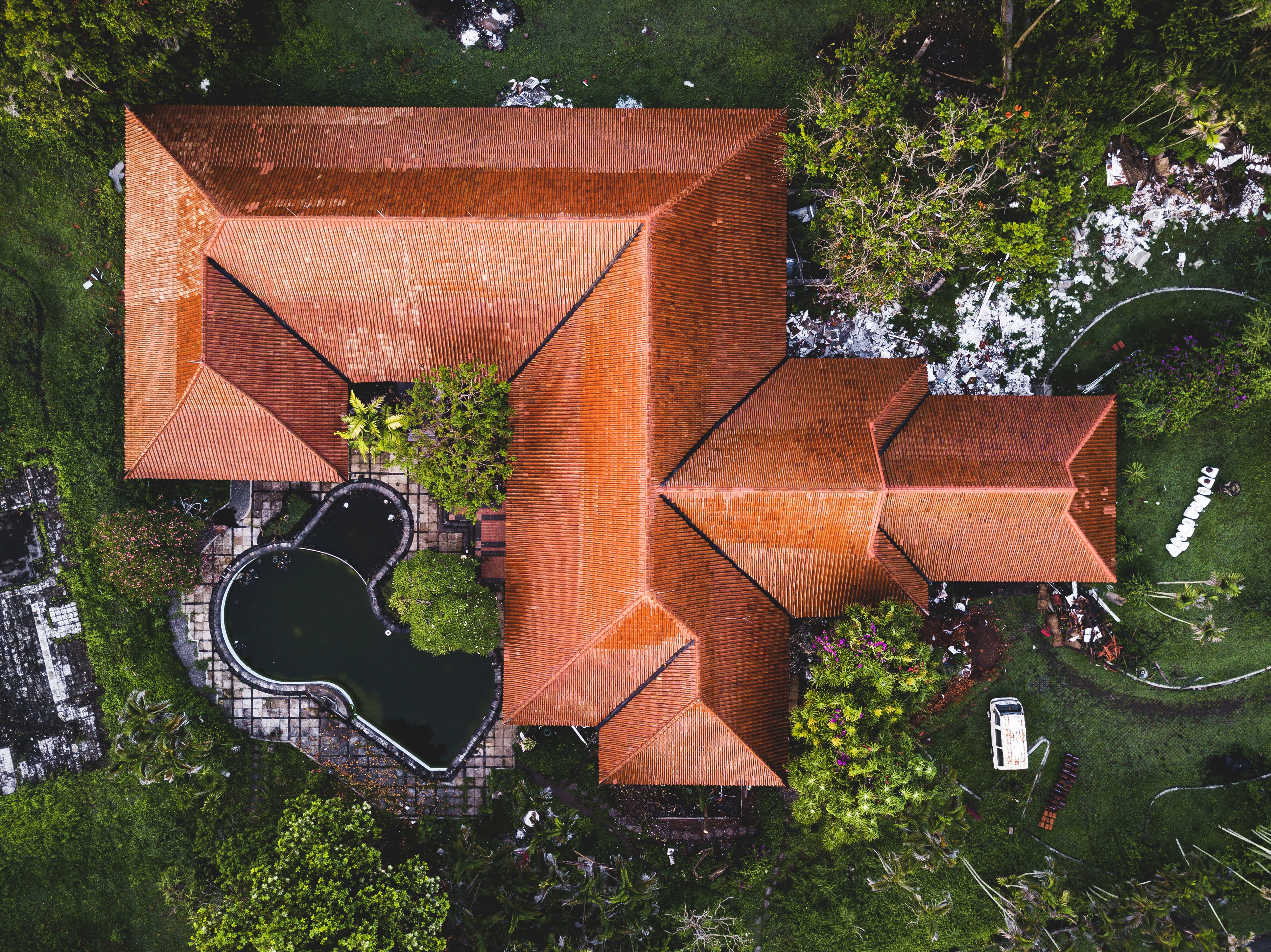 birds eye view of roof on large home